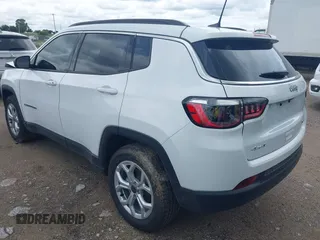 2025 Jeep Compass Latitude с VIN 3C4NJDBN5ST597722, выставлен на аукционе IAAI как лот 42499155 с пробегом 1 663 миль миль и . История ставок и продаж доступна на DreamBid. Изображение 3.