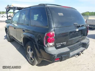 2007 Chevrolet TrailBlazer LS with VIN 1GNDS13S672255756, listed as a IAAI auction lot 42080597 with 194,335 mi miles. Bid and sale history available at carsss.com. Image 3.
