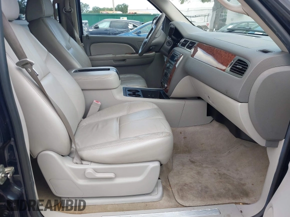 2007 Chevrolet Suburban LTZ z VIN 3GNFK16317G121340, wystawiony jako IAAI lot #42318373 z przebiegiem 176 953 mil mil oraz . Historia ofert i sprzedaży dostępna na DreamBid. Obrazek 5.