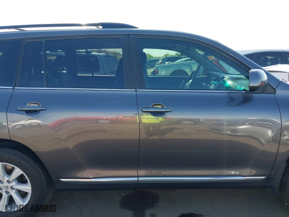 2013 Toyota Highlander with VIN 5TDZK3EHXDS115130, listed as a IAAI auction lot 41974068 with 156,510 mi miles. Bid and sale history available at carsss.com. Image 14.