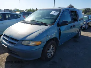 1996 Dodge Caravan SE z VIN 1B4GP44R0TB386449, wystawiony jako IAAI lot #41949313 z przebiegiem 305 625 mil mil oraz . Historia ofert i sprzedaży dostępna na DreamBid. Obrazek 2.