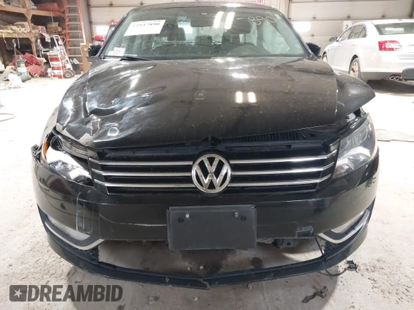 2015 Volkswagen Passat Limited Edition Edition z VIN 1VWAT7A31FC118947, wystawiony jako IAAI lot #41947890 z przebiegiem 156 435 mil mil oraz . Historia ofert i sprzedaży dostępna na DreamBid. Obrazek 21.