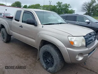 2005 Toyota Tacoma with VIN 5TEUU42NX5Z090934, listed as a IAAI auction lot 42582623 with 201,576 mi miles and . Bid and sale history available at DreamBid. Image 1.