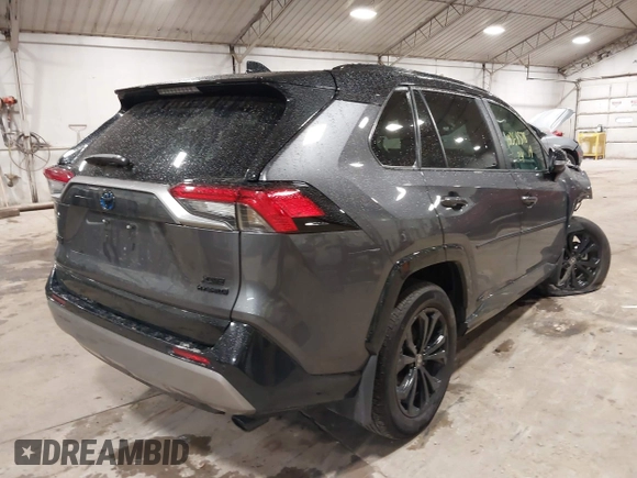 2024 Toyota RAV4 Hybrid XSE z VIN 4T3E6RFV5RU144101, wystawiony jako IAAI lot #40068578 z przebiegiem 4 078 mil mil oraz . Historia ofert i sprzedaży dostępna na DreamBid. Obrazek 4.