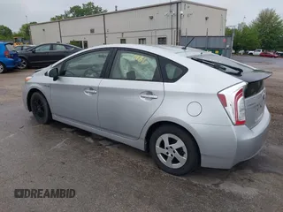 2015 Toyota Prius Four z VIN JTDKN3DU6F1917374, wystawiony jako IAAI lot #42320481 z przebiegiem 145 128 mil mil oraz . Historia ofert i sprzedaży dostępna na DreamBid. Obrazek 3.