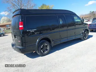 2018 GMC Savana Cargo Van with VIN 1GTW7BFG5J1160683, listed as a IAAI auction lot 41822345 with 81,359 mi miles. Bid and sale history available at carsss.com. Image 4.
