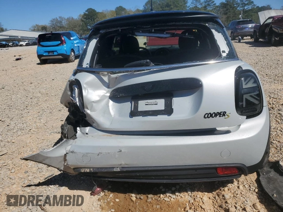 2023 MINI Hardtop Cooper SE z VIN WMW13DJ06P2S79659, wystawiony jako Copart lot #49746775 z przebiegiem 41 559 mil mil oraz Szkoda całkowita • Salvage title. Historia ofert i sprzedaży dostępna na DreamBid. Obrazek 6.