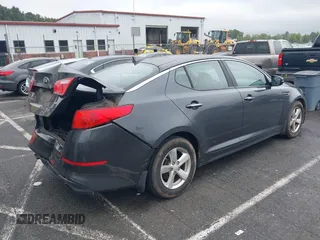 2015 Kia Optima LX z VIN KNAGM4A73F5624101, wystawiony jako IAAI lot #40746046 z przebiegiem 166 468 mil mil oraz . Historia ofert i sprzedaży dostępna na DreamBid. Obrazek 4.