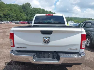 2024 Ram 2500 Big Horn z VIN 3C6UR5DJ4RG354840, wystawiony jako IAAI lot #42509658 z przebiegiem Nie podano mil oraz . Historia ofert i sprzedaży dostępna na DreamBid. Obrazek 16.