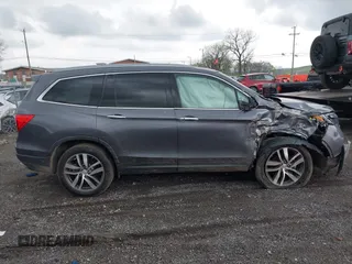 2016 Honda Pilot Touring with VIN 5FNYF6H93GB003106, listed as a IAAI auction lot 41989772 with 110,123 mi miles. Bid and sale history available at carsss.com. Image 13.
