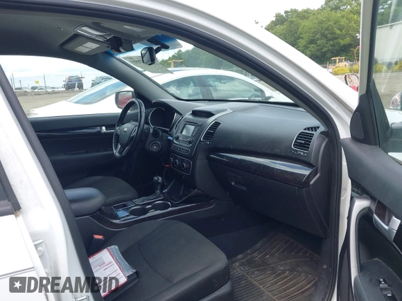 2015 Kia Sorento LX with VIN 5XYKTDA6XFG640536, listed as a IAAI auction lot 42687095 with 142,816 mi miles and . Bid and sale history available at DreamBid. Image 5.