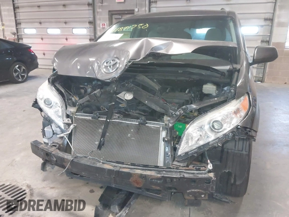2015 Toyota Sienna LE AAS with VIN 5TDKK3DC6FS652281, listed as a IAAI auction lot 41891750 with 150,162 mi miles. Bid and sale history available at carsss.com. Image 6.
