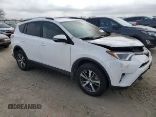 2018 Toyota RAV4 XLE z VIN 2T3WFREV0JW513389, wystawiony jako Copart lot #45601215 z przebiegiem Nie podano mil oraz Szkoda całkowita • Salvage title. Historia ofert i sprzedaży dostępna na DreamBid. Obrazek 4.