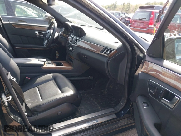 2012 Mercedes-Benz E E 350 Luxury with VIN WDDHF8JB1CA613068, listed as a IAAI auction lot 42119706 with 197,476 mi miles. Bid and sale history available at carsss.com. Image 5.