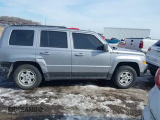 2017 Jeep Patriot Sport with VIN 1C4NJPBA9HD149576, listed as a IAAI auction lot 41646464 with 83,304 mi miles. Bid and sale history available at carsss.com. Image 14.