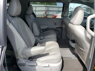 2013 Toyota Sienna XLE с VIN 5TDDK3DC9DS051534, выставлен на аукционе Copart как лот 61487035 с пробегом 66 168 миль миль и Списание • Salvage title. История ставок и продаж доступна на DreamBid. Изображение 11.