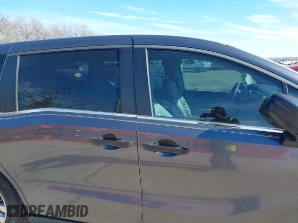 2018 Honda Odyssey LX with VIN 5FNRL6H2XJB041746, listed as a IAAI auction lot 41232936 with 119,509 mi miles. Bid and sale history available at carsss.com. Image 13.