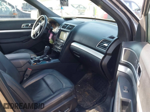 2017 Ford Explorer XLT z VIN 1FM5K8DHXHGB48783, wystawiony jako IAAI lot #41771686 z przebiegiem 104 809 mil mil oraz . Historia ofert i sprzedaży dostępna na DreamBid. Obrazek 5.