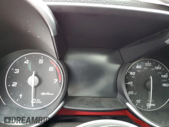2017 Alfa Romeo Giulia z VIN ZARFAEBN7H7537325, wystawiony jako Copart lot #47110115 z przebiegiem Nie podano mil oraz Szkoda całkowita • Salvage title. Historia ofert i sprzedaży dostępna na DreamBid. Obrazek 9.