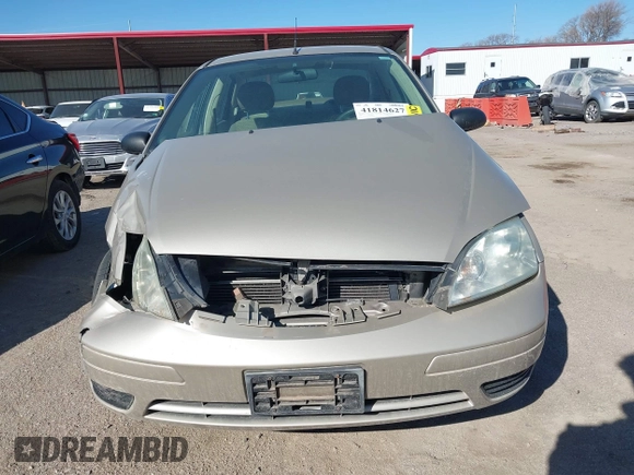 2007 Ford Focus S z VIN 1FAFP34N47W298854, wystawiony jako IAAI lot #41814627 z przebiegiem 126 781 mil mil oraz . Historia ofert i sprzedaży dostępna na DreamBid. Obrazek 13.