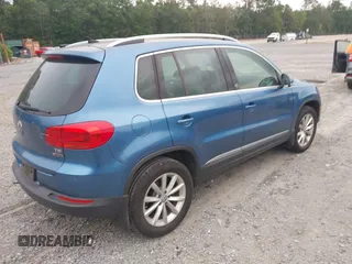 2017 Volkswagen Tiguan Wolfsburg Edition z VIN WVGSV7AXXHW512884, wystawiony jako IAAI lot #42295807 z przebiegiem 79 298 mil mil oraz . Historia ofert i sprzedaży dostępna na DreamBid. Obrazek 4.