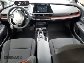 2024 Toyota Prius SE z VIN JTDACACU4R3026029, wystawiony jako Copart lot #55515735 z przebiegiem 14 215 mil mil oraz Szkoda całkowita • Salvage title. Historia ofert i sprzedaży dostępna na DreamBid. Obrazek 8.