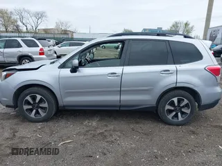 2017 Subaru Forester Premium with VIN JF2SJAEC8HG464589, listed as a IAAI auction lot 41943658 with 62,218 mi miles. Bid and sale history available at carsss.com. Image 14.