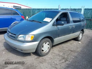 2000 Toyota Sienna LE with VIN 4T3ZF13C6YU173739, listed as a IAAI auction lot 42162320 with 173,659 mi miles. Bid and sale history available at carsss.com. Image 2.