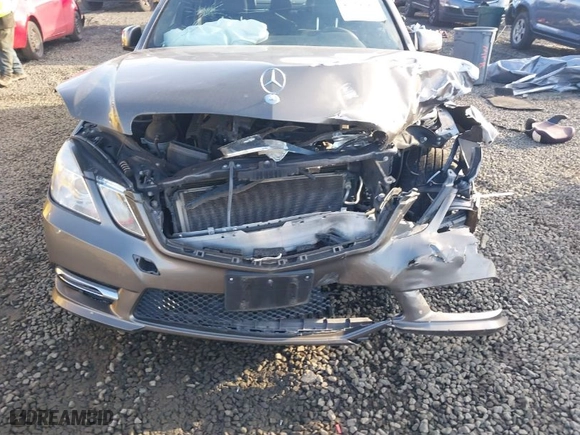 2013 Mercedes-Benz E-Class E 350 Luxury with VIN WDDHF8JB5DA761838, listed as a IAAI auction lot 41378582 with 1 mi miles. Bid and sale history available at carsss.com. Image 6.
