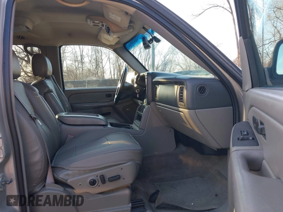 2006 GMC Yukon XL SLT with VIN 3GKFK16Z06G207450, listed as a IAAI auction lot 41250452 with 229,080 mi miles. Bid and sale history available at carsss.com. Image 5.