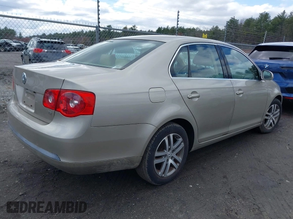 2005 Volkswagen Jetta 2.5L with VIN 3VWSG71K15M647327, listed as a IAAI auction lot 41982037 with 42,345 mi miles and . Bid and sale history available at DreamBid. Image 4.