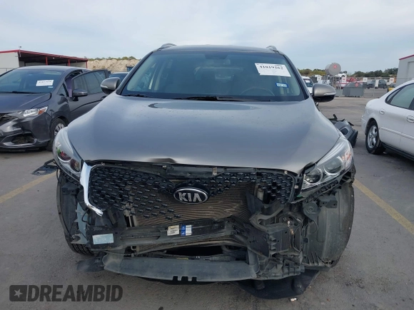 2018 Kia Sorento LX with VIN 5XYPGDA31JG426849, listed as a IAAI auction lot 41019262 with 102,366 mi miles. Bid and sale history available at carsss.com. Image 6.
