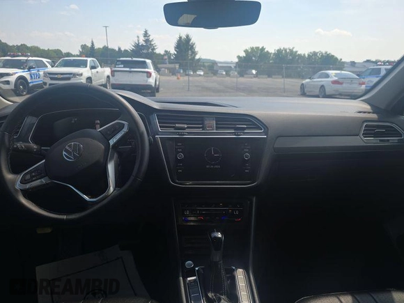 2024 Volkswagen Tiguan SE с VIN 3VV3B7AX6RM085904, выставлен на аукционе IAAI как лот 42852870 с пробегом 27 302 миль миль и . История ставок и продаж доступна на DreamBid. Изображение 23.