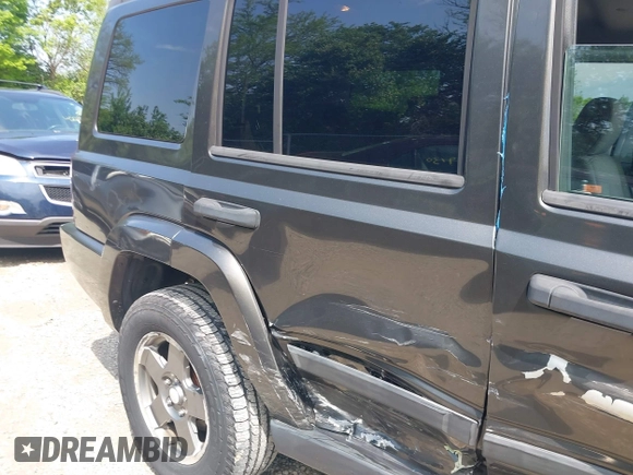 2006 Jeep Commander z VIN 1J8HG48N56C141782, wystawiony jako IAAI lot #42239618 z przebiegiem 113 037 mil mil oraz . Historia ofert i sprzedaży dostępna na DreamBid. Obrazek 19.