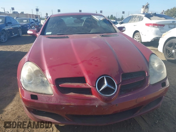 2008 Mercedes-Benz SLK-Class 3.0L with VIN WDBWK54F28F183800, listed as a IAAI auction lot 40371974 with Not Provided miles. Bid and sale history available at carsss.com. Image 12.