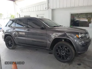 2017 Jeep Grand Cherokee Altitude с VIN 1C4RJFAG7HC700367, выставлен на аукционе IAAI как лот 42187595 с пробегом 105 880 миль миль и . История ставок и продаж доступна на DreamBid. Изображение 14.