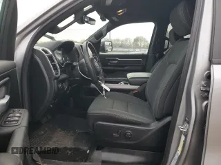 2022 Ram 1500 Big Horn z VIN 1C6RRFFG9NN402461, wystawiony jako Copart lot #45080115 z przebiegiem 34 011 mil mil oraz Szkoda całkowita • Salvage title. Historia ofert i sprzedaży dostępna na DreamBid. Obrazek 7.