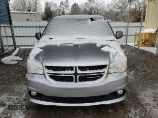 2019 Dodge Grand Caravan SXT with VIN 2C4RDGCG1KR595981, listed as a Copart auction lot 88133645 with 104,852 mi miles and Salvage Title. Bid and sale history available at DreamBid. Image 5.