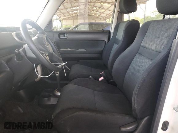 2006 Scion xB z VIN JTLKT324964090627, wystawiony jako Copart lot #52608985 z przebiegiem 195 918 mil mil oraz Szkoda całkowita • Salvage title. Historia ofert i sprzedaży dostępna na DreamBid. Obrazek 7.