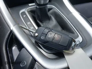 2013 Ford Fusion SE z VIN 3FA6P0H7XDR384789, wystawiony jako IAAI lot #42341339 z przebiegiem 225 418 mil mil oraz . Historia ofert i sprzedaży dostępna na DreamBid. Obrazek 11.