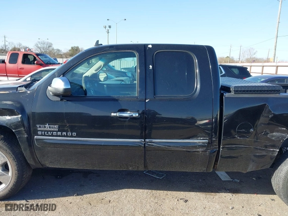 2011 Chevrolet Silverado 1500 LT with VIN 1GCRCSE00BZ327726, listed as a IAAI auction lot 41713327 with 228,435 mi miles. Bid and sale history available at carsss.com. Image 14.