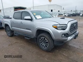 2021 Toyota Tacoma SR z VIN 5TFCZ5AN6MX249054, wystawiony jako IAAI lot #41440367 z przebiegiem 74 890 mil mil oraz . Historia ofert i sprzedaży dostępna na DreamBid. Obrazek 1.