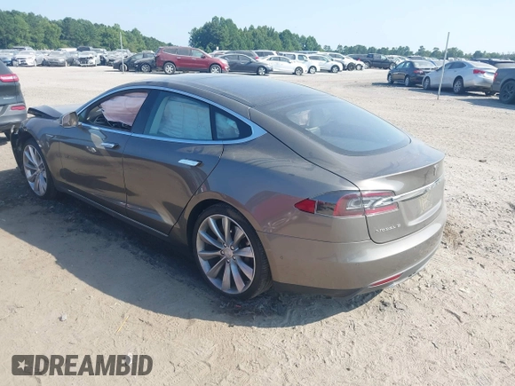 2016 Tesla Model S 70 with VIN 5YJSA1E1XGF126620, listed as a IAAI auction lot 40227035 with 71,400 mi miles and . Bid and sale history available at DreamBid. Image 3.