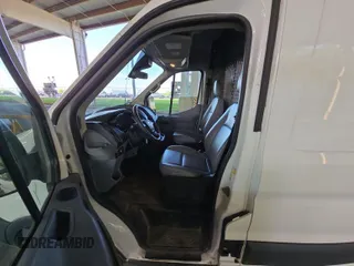 2018 Ford Transit z VIN 1FTYE1CM2JKB28142, wystawiony jako IAAI lot #42394552 z przebiegiem 105 747 mil mil oraz . Historia ofert i sprzedaży dostępna na DreamBid. Obrazek 1.
