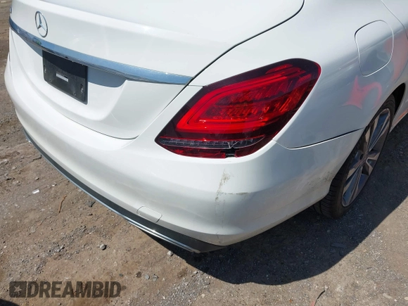 2019 Mercedes-Benz C 300 with VIN 55SWF8DB8KU310676, listed as a IAAI auction lot 41932900 with 37,800 mi miles and . Bid and sale history available at DreamBid. Image 6.