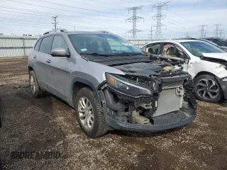 2019 Jeep Cherokee Latitude with VIN 1C4PJMCX9KD310591, listed as a Copart auction lot 47296495 with 66,570 mi miles and Salvage Title. Bid and sale history available at carsss.com. Image 4.