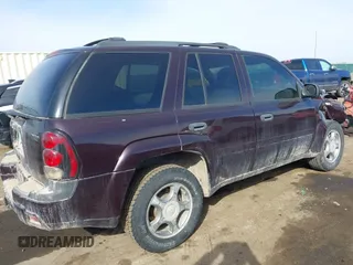 2008 Chevrolet TrailBlazer LT w/3LT with VIN 1GNDT13S482206280, listed as a IAAI auction lot 41686917 with 121,152 mi miles. Bid and sale history available at carsss.com. Image 4.