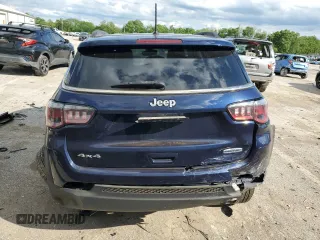 2018 Jeep Compass Latitude z VIN 3C4NJDBB5JT400553, wystawiony jako Copart lot #57513225 z przebiegiem 120 400 mil mil oraz Szkoda całkowita • Salvage title. Historia ofert i sprzedaży dostępna na DreamBid. Obrazek 6.