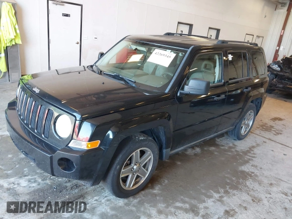 2008 Jeep Patriot Sport z VIN 1J8FT28W68D664256, wystawiony jako IAAI lot #42269345 z przebiegiem 150 138 mil mil oraz . Historia ofert i sprzedaży dostępna na DreamBid. Obrazek 2.
