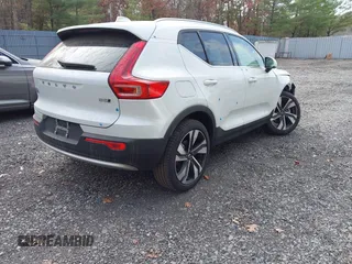2024 Volvo XC40 Plus Bright Theme with VIN YV4L12UE2R2356332, listed as a IAAI auction lot 40734339 with 5,863 mi miles. Bid and sale history available at carsss.com. Image 4.